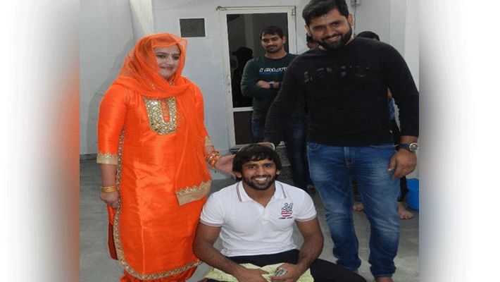 wrestler bajrang punia will marry mahavir phogats daughter sangeeta