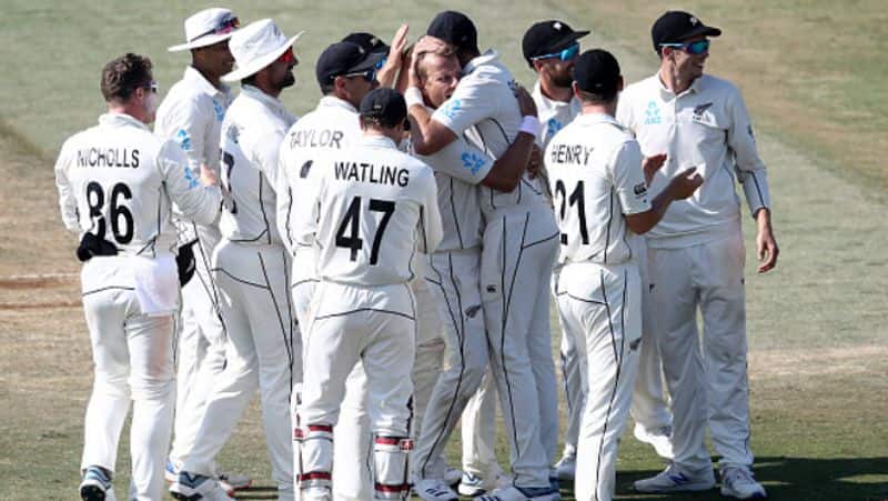australia is very strong position in first test match against new zealand