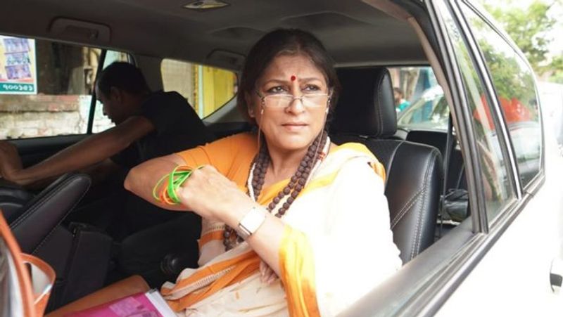 স্বামীর সঙ্গে আলাদা হবার পরও নিজের চেয়ে ১৩ বছরের ছোট গায়কের সঙ্গেও দীর্ঘদিন লিভ-ইনে ছিলেন রূপা। পরে সেই সম্পর্কও টেকেনি অভিনেত্রীর।