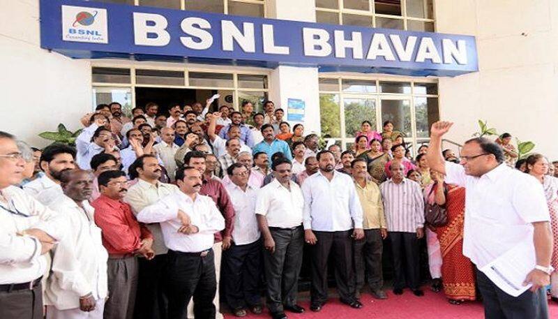 first time of India 92 thousand employees gave val-entry retirement form bsnl