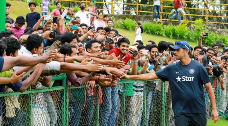 Former Cricketer Rahul Dravid personal life story in pictures