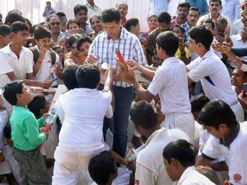 Former Cricketer Rahul Dravid personal life story in pictures