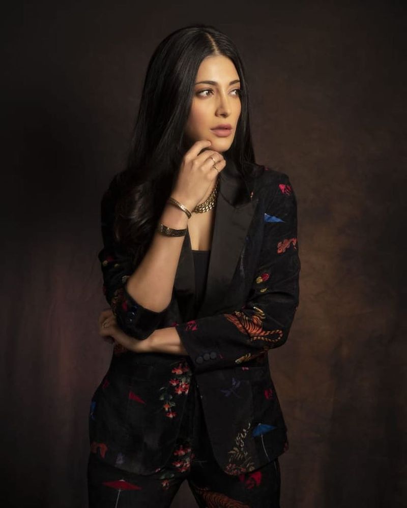 Actress Shruti Haasan Join pair with father age actor for next movie