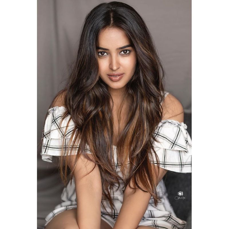 Rangasthalam Actress Pujita Ponnada latest photo shoot in Black dress