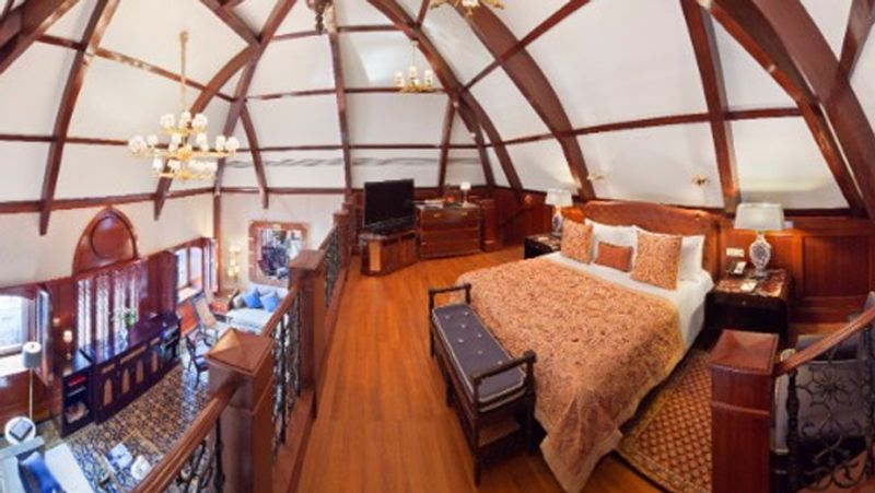 luxurious rooms of taj hotel of Mumbai