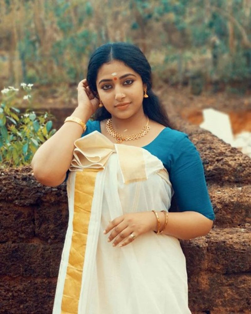 அழகால் ரசிகர்களை பெருமூச்சு விடவைக்கும் அணு சித்தாரா