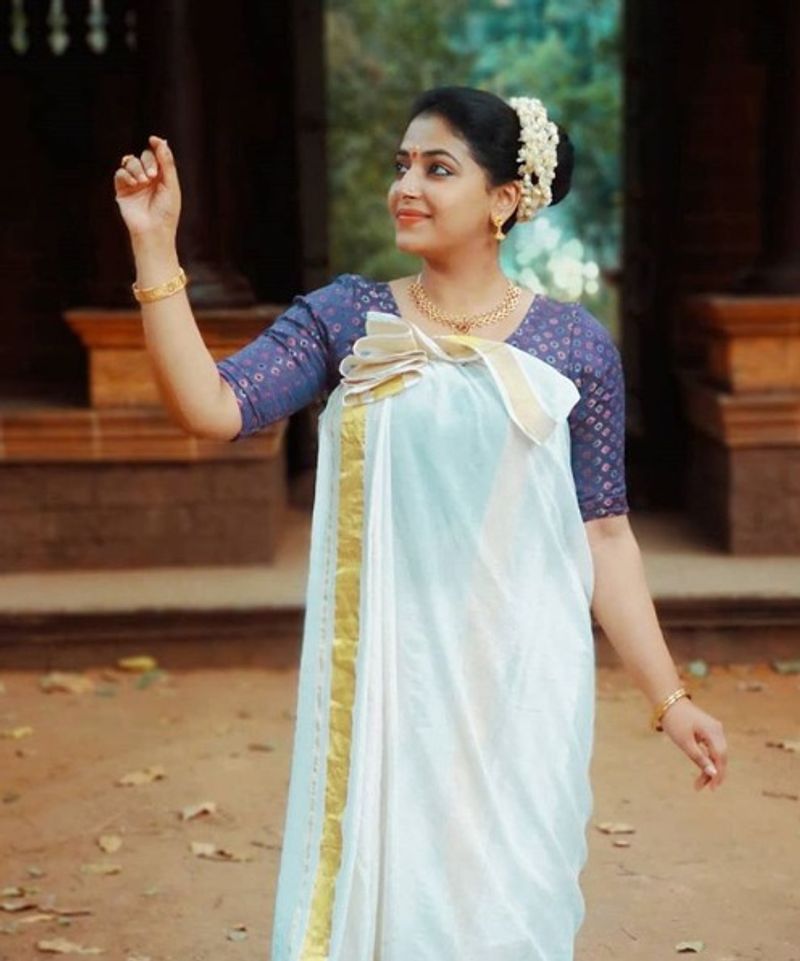அழகு சிலையோ...