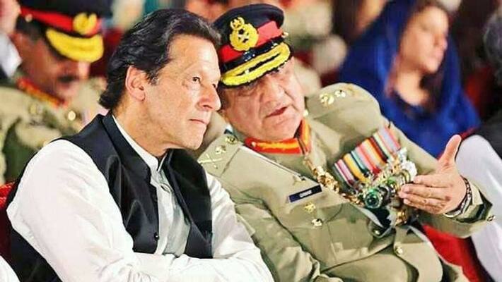 Pakistani Army Chief Bajwa gets shock from Supreme Court, service extension suspended Pakistani Army Chief Bajwa gets shock from Supreme Court, service extension suspended