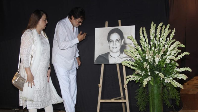 shabana azmi mother Shaukat kaifi prayer meet bollwood celebs attend