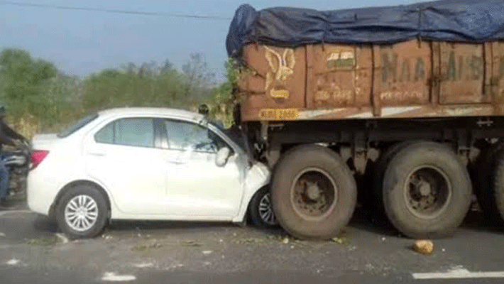 three persons including mother son die in road accident in saraikela three persons including mother son die in road accident in saraikela