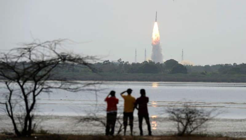 indian bslv rocket fall down in sea surface and strucking in fishing net