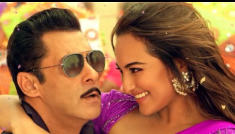 'দাবাং' ছবিতেই সলমন খানের বিপরীতে বলিউডে ডেবিউ করেছিলেন সোনাক্ষি।
