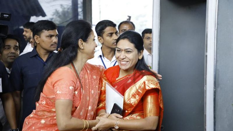 10 pictures of NCP leader Sharad Pawar daughter Supriya Sule in Maharashtra special session