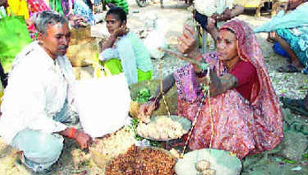 mla wife selling  vegetables in the market and viral photo circulates in social media