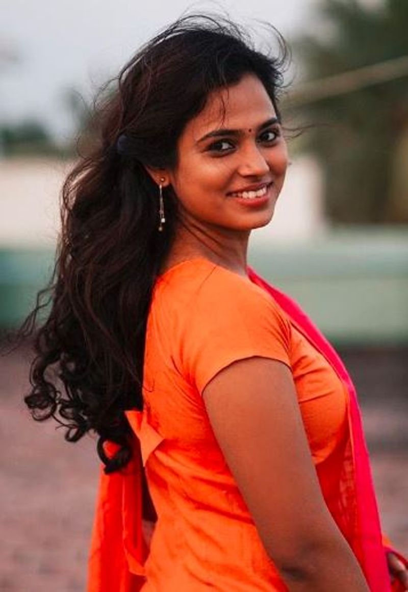 சிலிர்க்க வைக்கும் புன்னகை