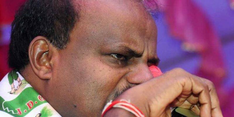 Karnataka Ex chief minister tears in Election campaign