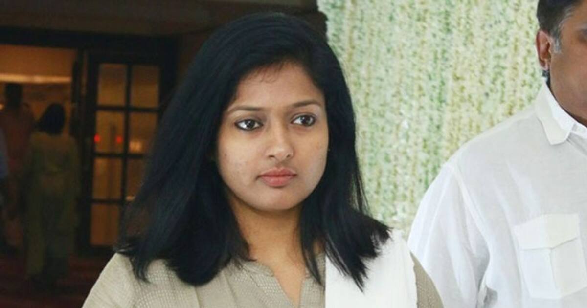 பாஜகவில்  இருந்து தன்னை  நீக்க திமுகவும், விசிகவும் சதி...? நடிகை காயத்ரி ரகுராம் பரபரப்பு குற்றச்சாட்டு