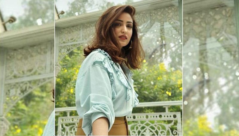 কেরিয়ারের প্রথম ছবি 'ভিকি ডোনার'-রেও আয়ুষ্মানের বিপরীতে ফাটিয়ে অভিনয় করেছিলেন অভিনেত্রী। এবার 'বালা' ছবিতে আয়ুষ্মানের স্ত্রী পরী মিশ্রর ভূমিকায় ইয়ামিকে দেখা গেছে। যদিও শুরুর দিকে ছবি নিয়ে তর্ক-বির্তক থাকলেও বক্স-অফিসে রীতিমতো ঝড় তুলেছে এই ছবি।