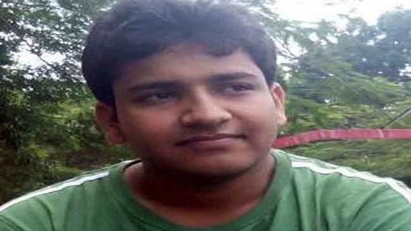 तीसरी बार में उन्हें इस परीक्षा में 13वीं रैंक मिल गई। यह एक बड़ी सफलता थी। वर्णित अपने लक्ष्य को पाने में कामयाब रहे उन्होंने यूपीएससी टॉप करके इतिहास रच दिया। वर्णित कहते हैं कि इस परीक्षा में शुरुआती असफलता से न तो घबराना चाहिए और ना ही निराश होना चाहिए। इस परीक्षा में सफलता के लिए दृढ़ संकल्प के साथ परिवार के सपोर्ट की भी जरूरत होती है। साथ ही, सोशल मीडिया से भी दूरी बनानी पड़ती है। सोशल मीडिया से जुड़े रहने से ध्यान भटकता है।