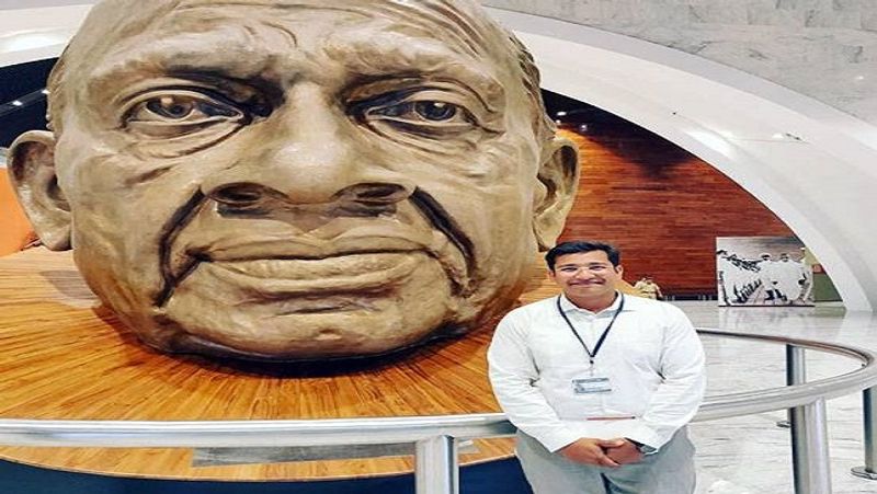वर्णित नेगी इस परीक्षा की तैयारी करने वालों से अपने एक्सपीरियंस शेयर करते हुए कहते हैं कि प्रिलिम्स और मेन्स एग्जाम की तैयारी में कुछ चीजें एक तरह की होती हैं तो कुछ एकदम अलग। इनकी तैयारी साथ-साथ भी कर सकते हैं। साथ ही, इंटरव्यू को लेकर भी खास तौर पर तैयारी करनी चाहिए।