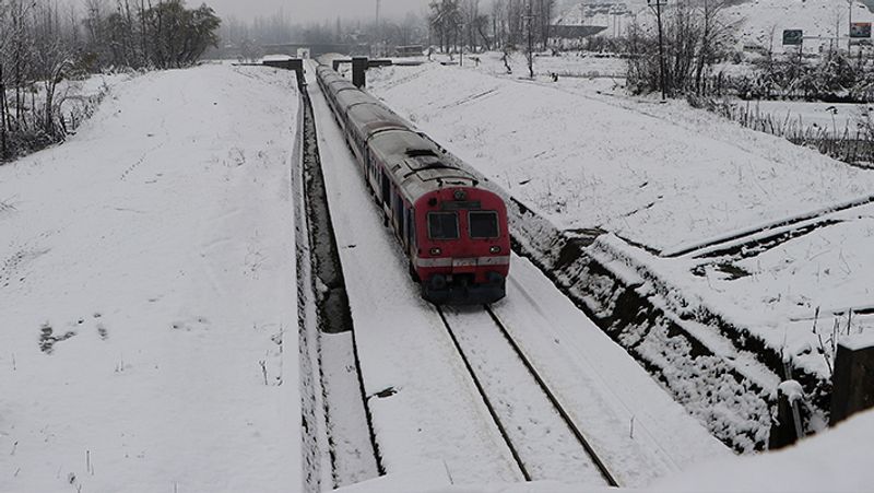 Beautiful pictures of snow fall in Jammu and Kashmir, 60 years after such rain