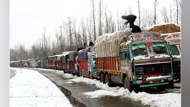 Beautiful pictures of snow fall in Jammu and Kashmir, 60 years after such rain