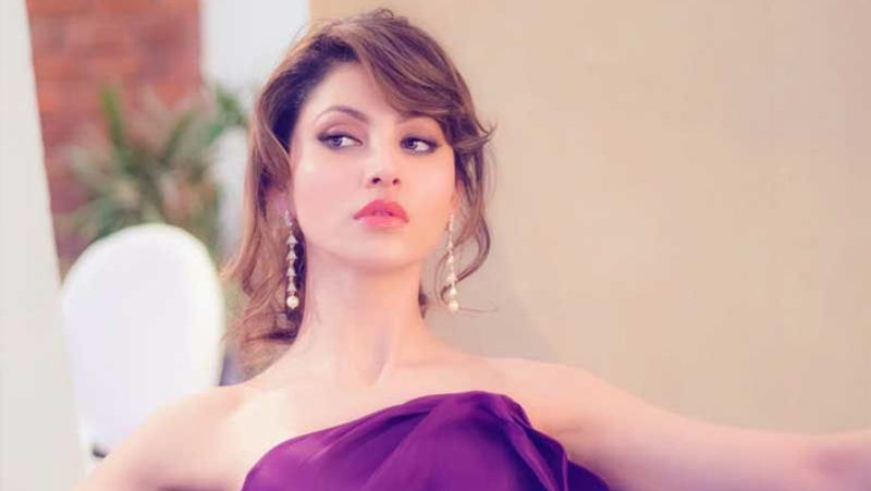 Urvashi Rautela Reply On Love Affair With Hardik Pandya