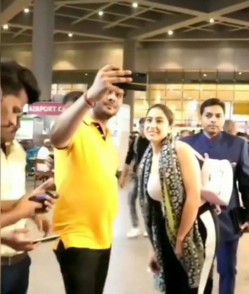 fan misbehave the actress sara in airport