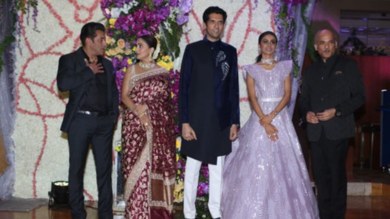 Salman khan With Family in sooraj barjatya Son Devansh Wedding Recepption during this arpita khan flaunt her baby bump