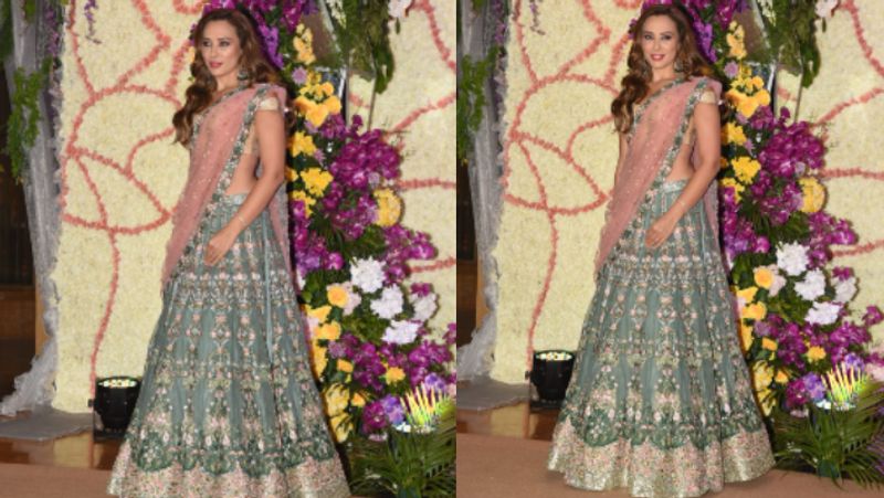 Salman khan With Family in sooraj barjatya Son Devansh Wedding Recepption during this arpita khan flaunt her baby bump