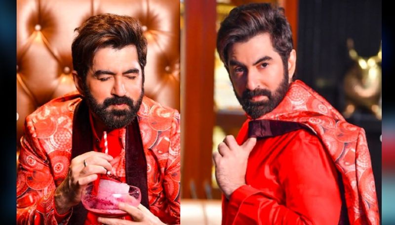 এরপর জিৎ প্রসেনিয়াম আর্ট সেন্টার নামে এক প্রতিষ্ঠানের সঙ্গে যুক্ত হন। এই প্রতিষ্ঠানে তিনি বিভিন্ন ইংরেজি নাটকে অভিনয় করেছিলেন, যার মধ্যে অন্যতম আর্মস অ্যান্ড দ্য ম্যান, ম্যান অ্যাট দ্য ফ্লোর প্রভৃতি।