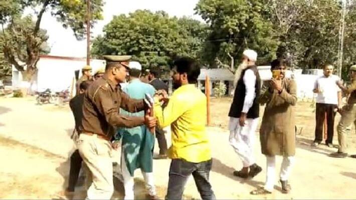 sharp clash between aimim leaders and police sharp clash between aimim leaders and police