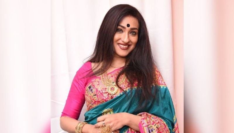 Rituparna Sengupta shares hot photos with her daughter