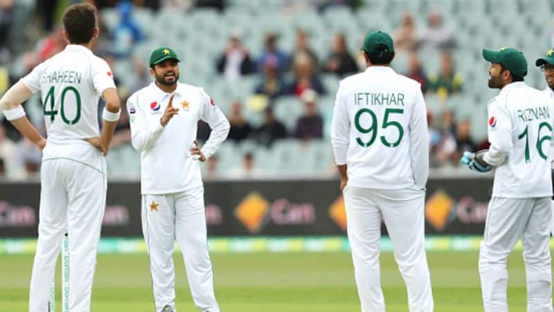 pakistan collapsed against australia in adelaide test