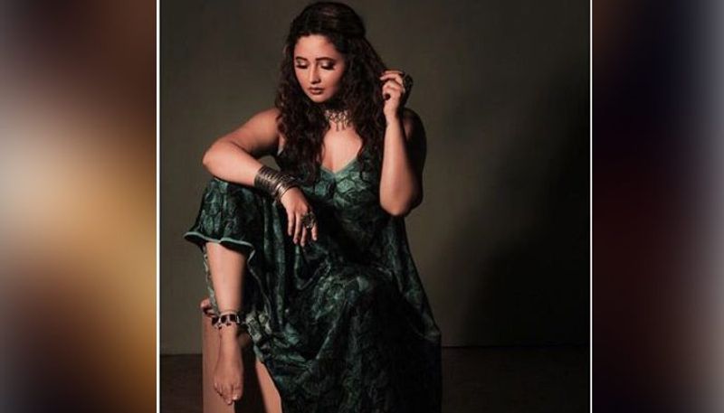 এরপর তাঁকে দেখা যায় দিল সে দিল তাক ধারাবাহিকে। সেখানেই যেন এক ভিন্ন লুকে ধরা দিলেন অভিনেত্রী। সুরভির ভুমিকাতে যেভাবে তিনি নিজেকে তুলে ধরেন তা নিঃসন্দেহে প্রশংসার দাবি রাখে।