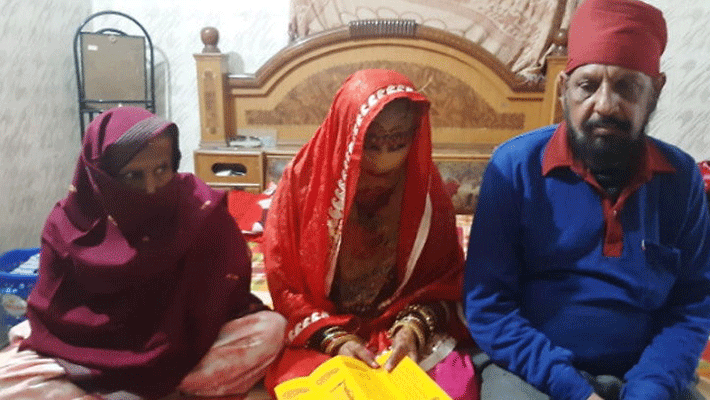 bride wait with bangles in hand but groom did not come on marriage day bride wait with bangles in hand but groom did not come on marriage day