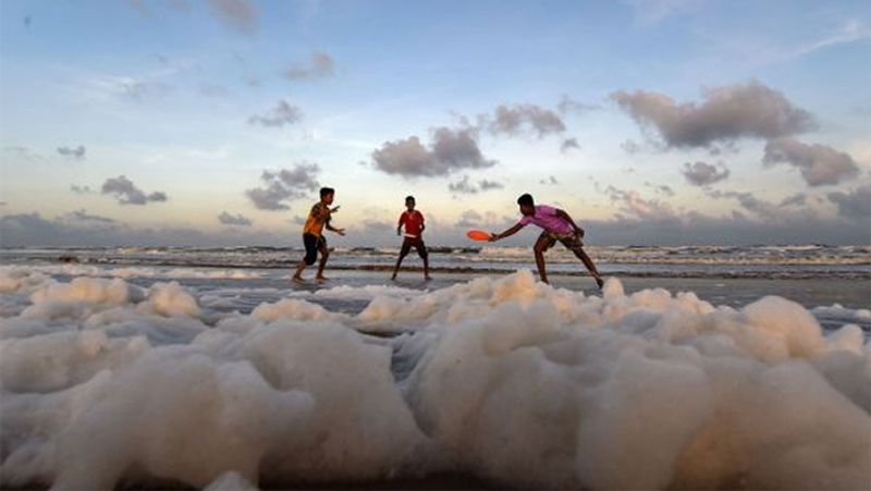 Don't be surprised, this is not Kashmir, it is Marina Beach, where the sea is spewing poisonous foam.