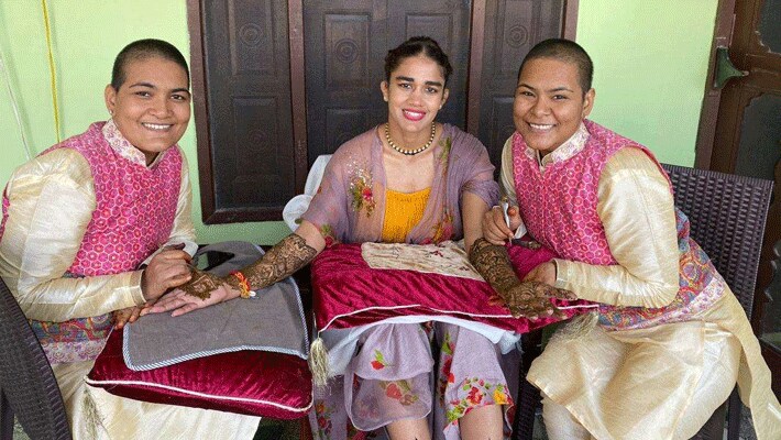 babita phogat vivek suhag wedding today tater sisters created mehndi design for babita phogat hand