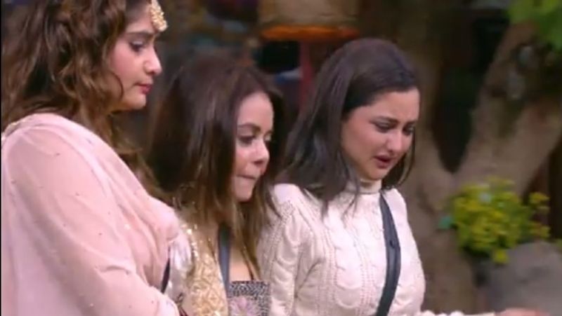 Bigg Boss 13 Devoleena Bhattacharjee Evicted Rashmi desai cried Badly