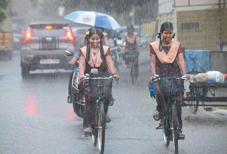 Normal Rain Lashes in Karnataka Many places Normal Rain Lashes in Karnataka Many places