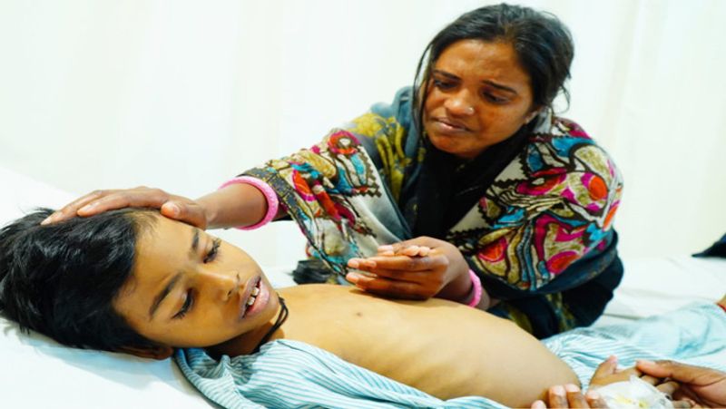 7 Year Old boy Has Been Reduced To Bones Due To Cancer in jaipur