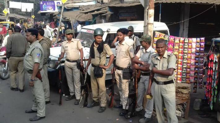 Anti social opens fire at Police in Asansol, 2 injured Anti social opens fire at Police in Asansol, 2 injured