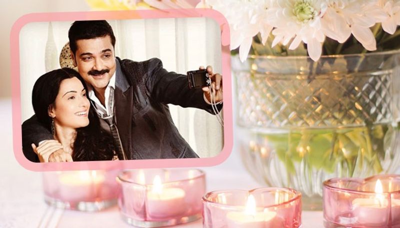রবিবার ১৭ তম বিবাহ বার্ষিকীতে স্মৃতির পাতা উল্টে বেশ কিছু ছবি সোশ্যাল মিডিয়ার পাতায় শেয়ার করলেন অর্পিতা। শুভেচ্ছা জানালেন প্রসেনজিৎও।