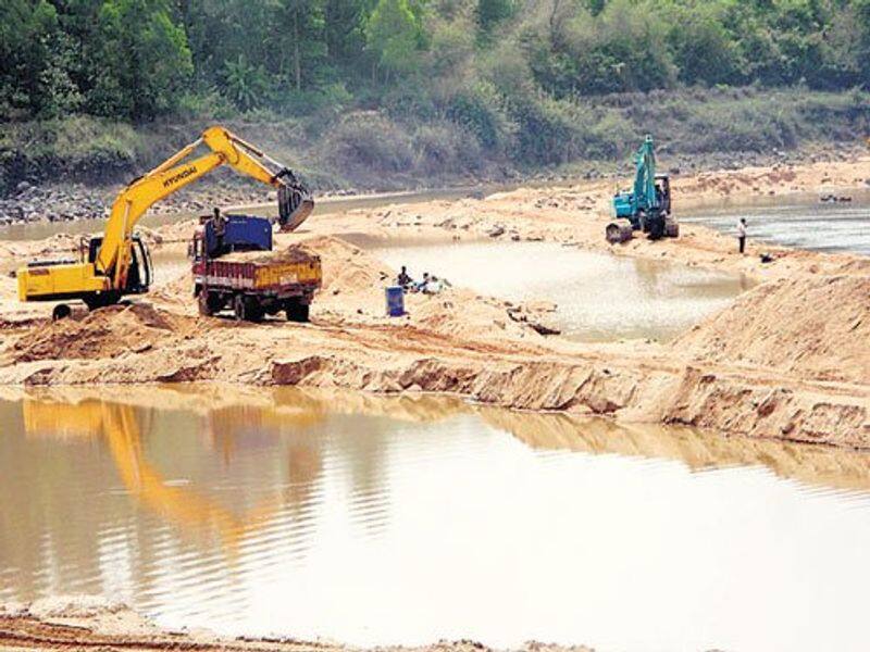 Madurai high court ask reply to particular district collectors  regarding delta kollidam sand quarries
