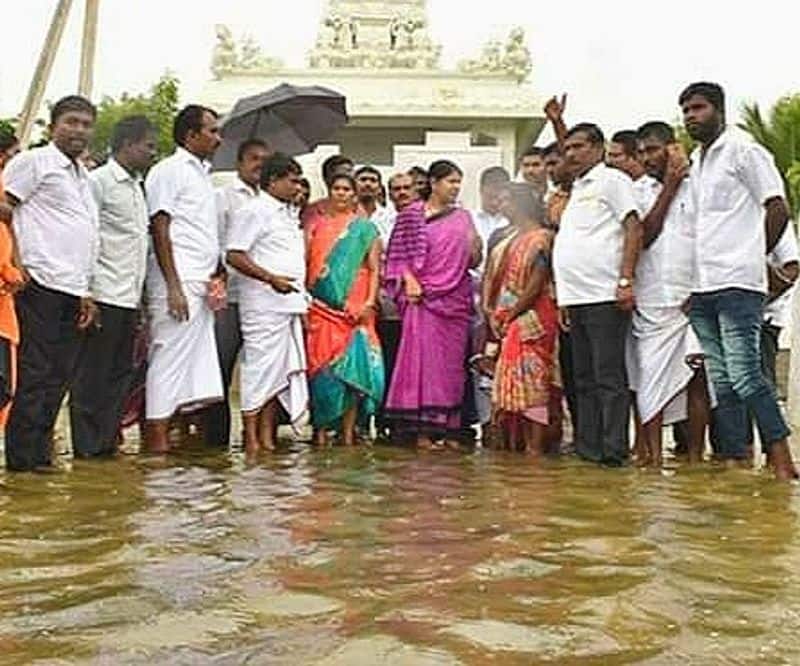 kanimozhi went thoothukudi to know about the issues faced by the people due to continous rain