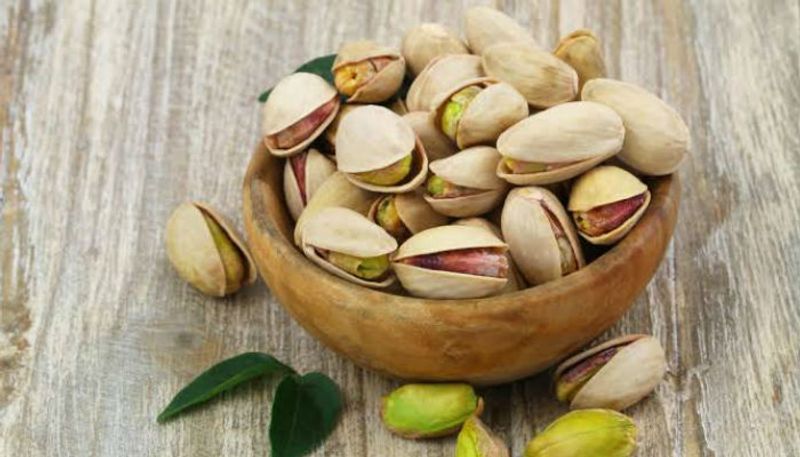 Pistachios: Pistachios are best known for weight control, but they are also filled with heart healthy fats that promote good cholesterol. The antioxidants in pistas help decrease acne growth by controlling blood sugar levels that circulate the acne-causing hormone androgen.
