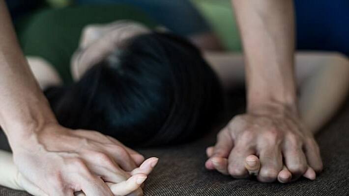 hyderabad women doctor after 16 year old girl physical attack in bilaspur hyderabad women doctor after 16 year old girl physical attack in bilaspur