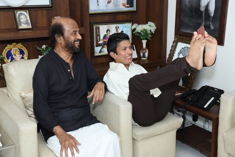 The Thalaivar's office booked tickets for Pranav and his family and invited them to his Poes Garden Residence where Rajini too held his foot and shook it to show his love.