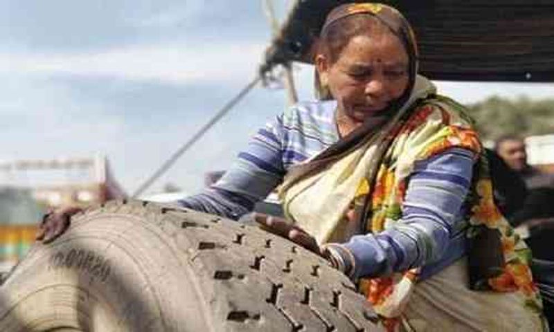 55 year woman truck mechanic in delhi is the real hero