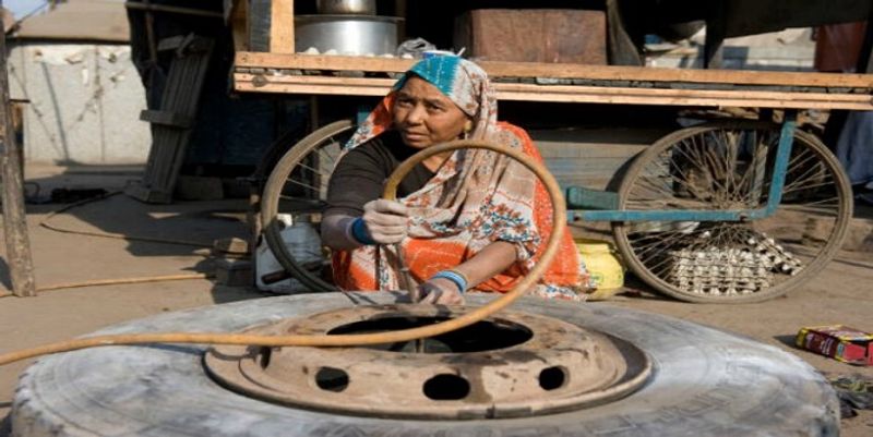 55 year woman truck mechanic in delhi is the real hero